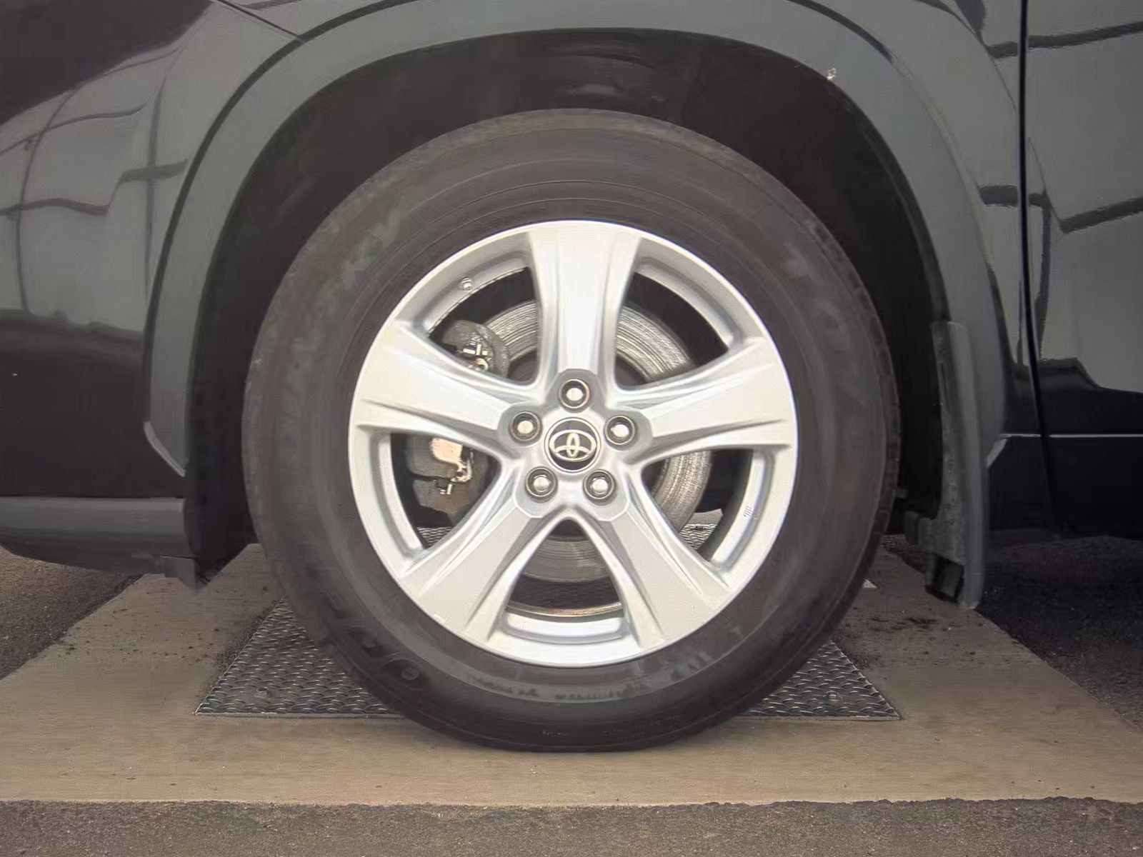 2024 Toyota Highlander LE AWD