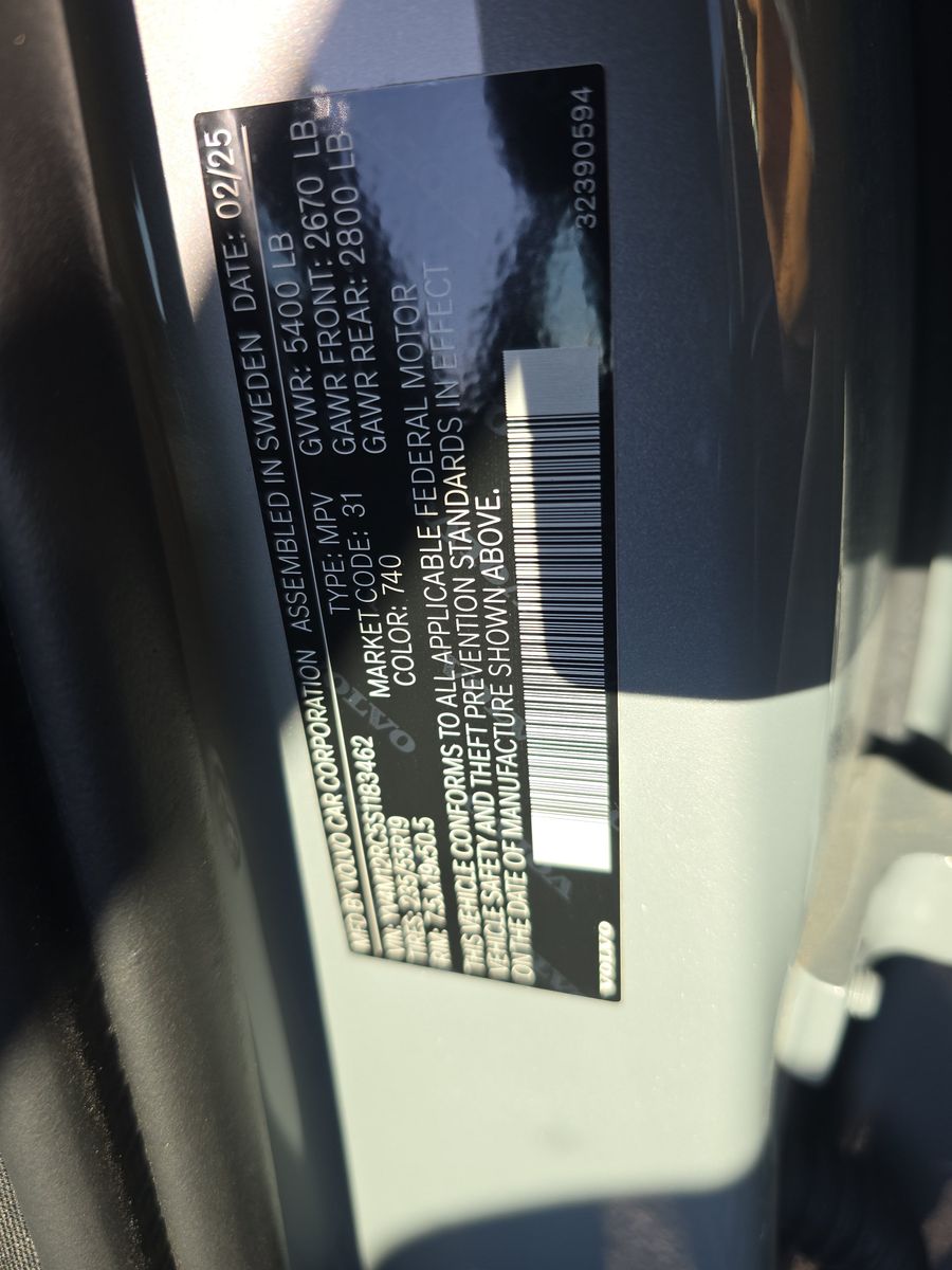 2025 Volvo XC60 B5 Plus AWD