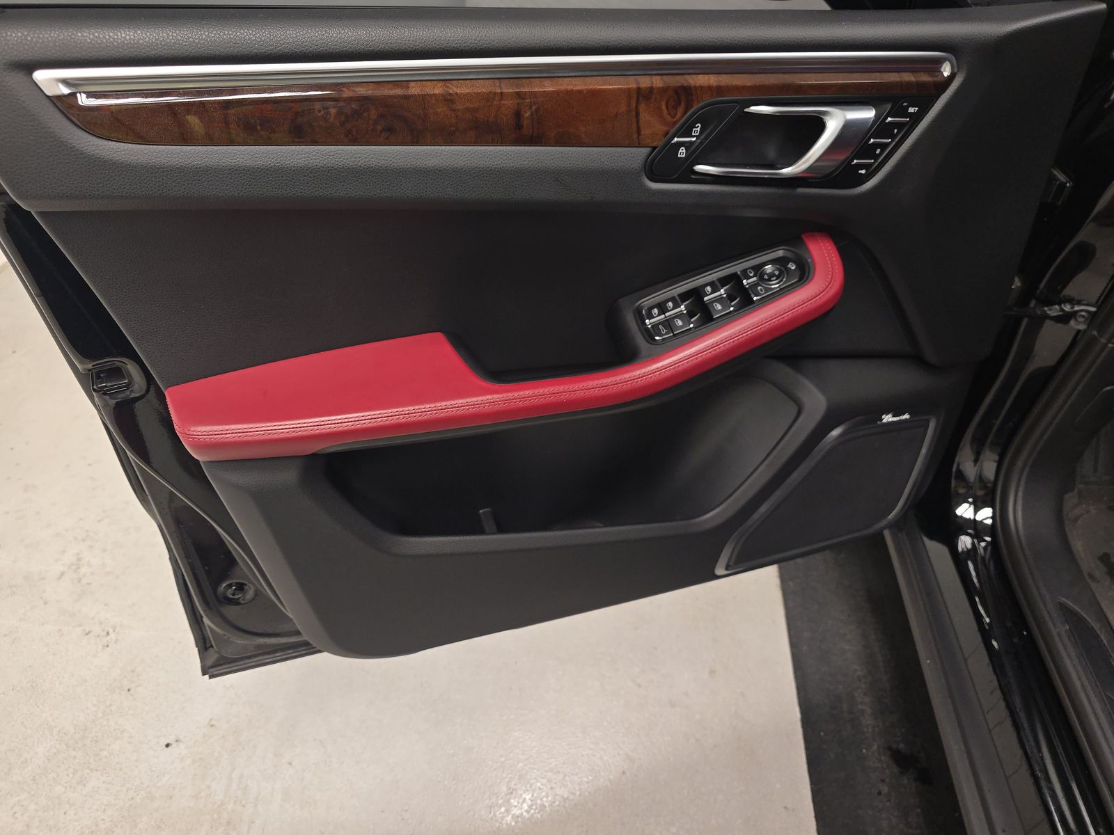 2023 Porsche Macan Base AWD