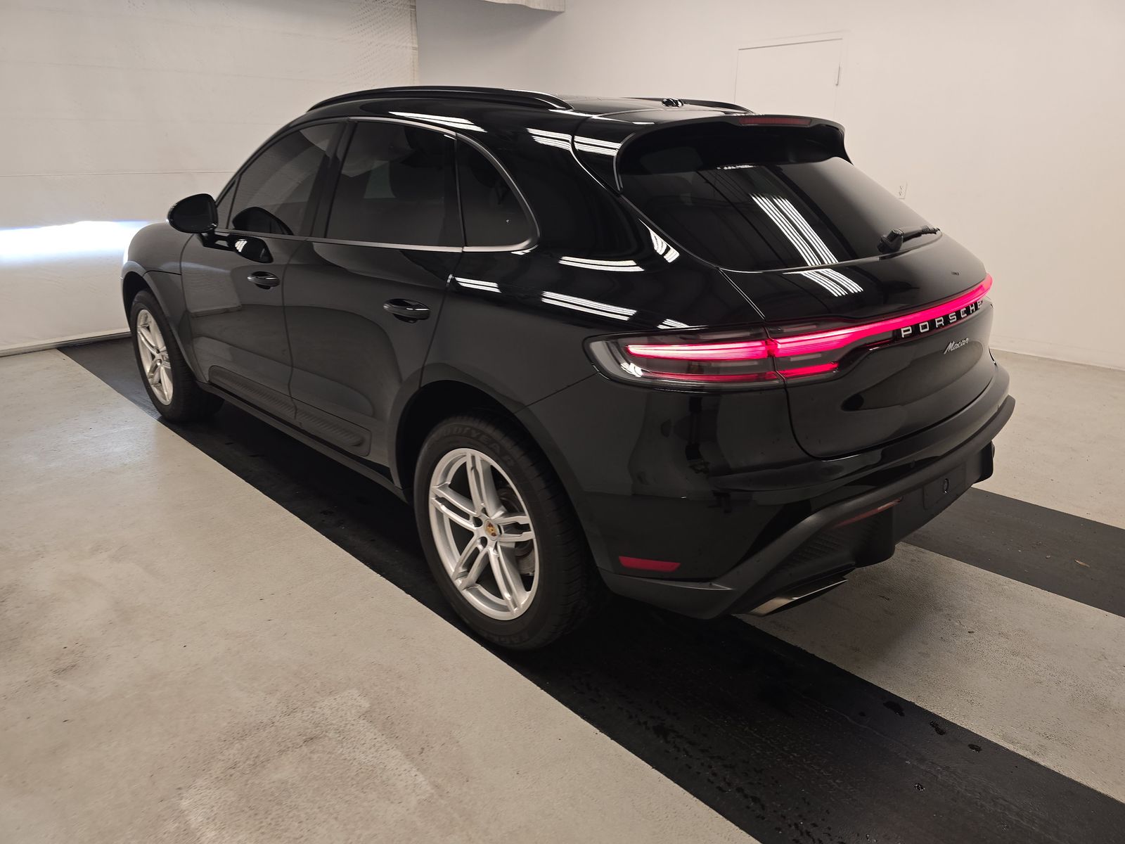 2023 Porsche Macan Base AWD
