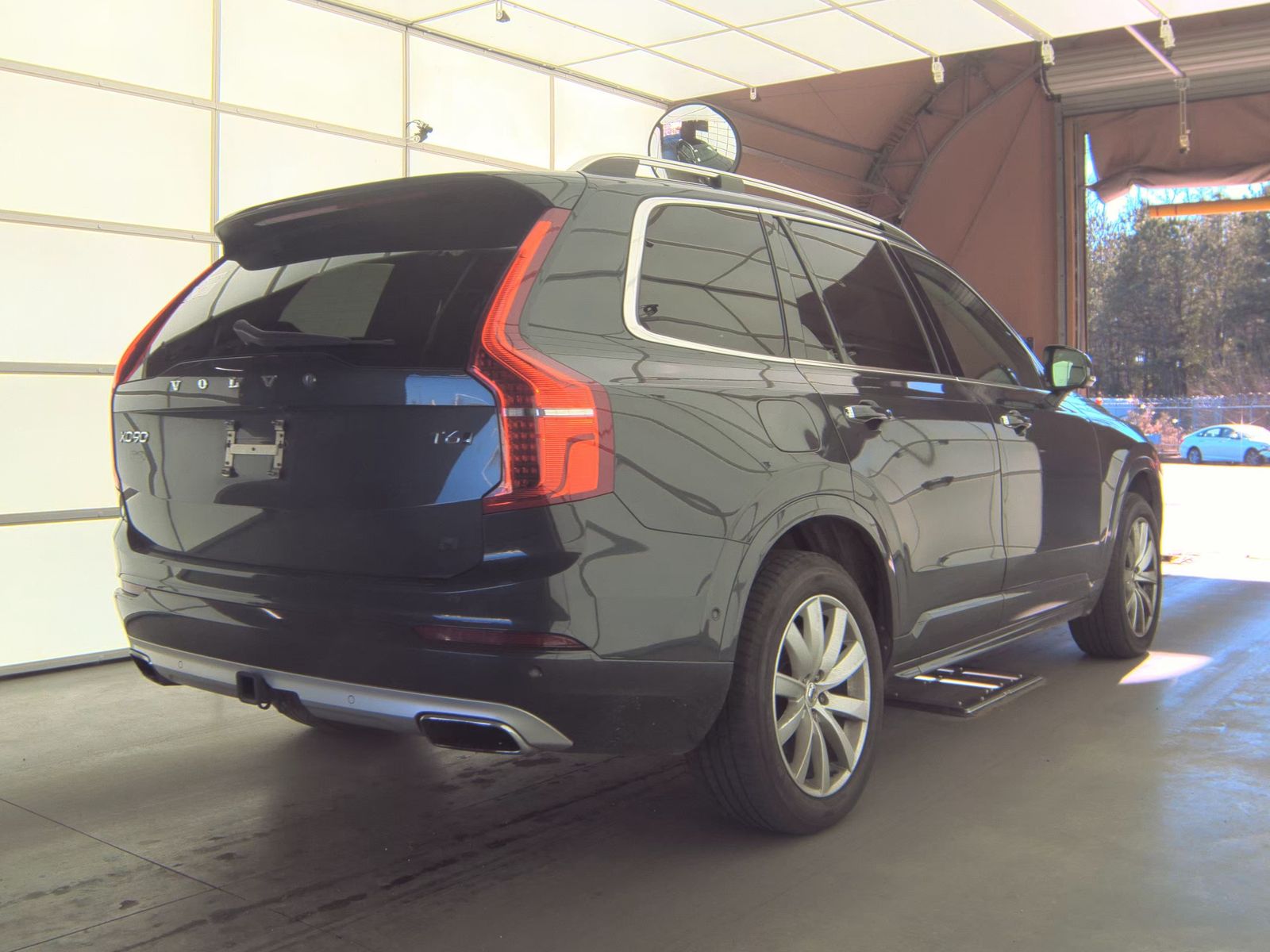 2017 Volvo XC90 T6 Momentum AWD