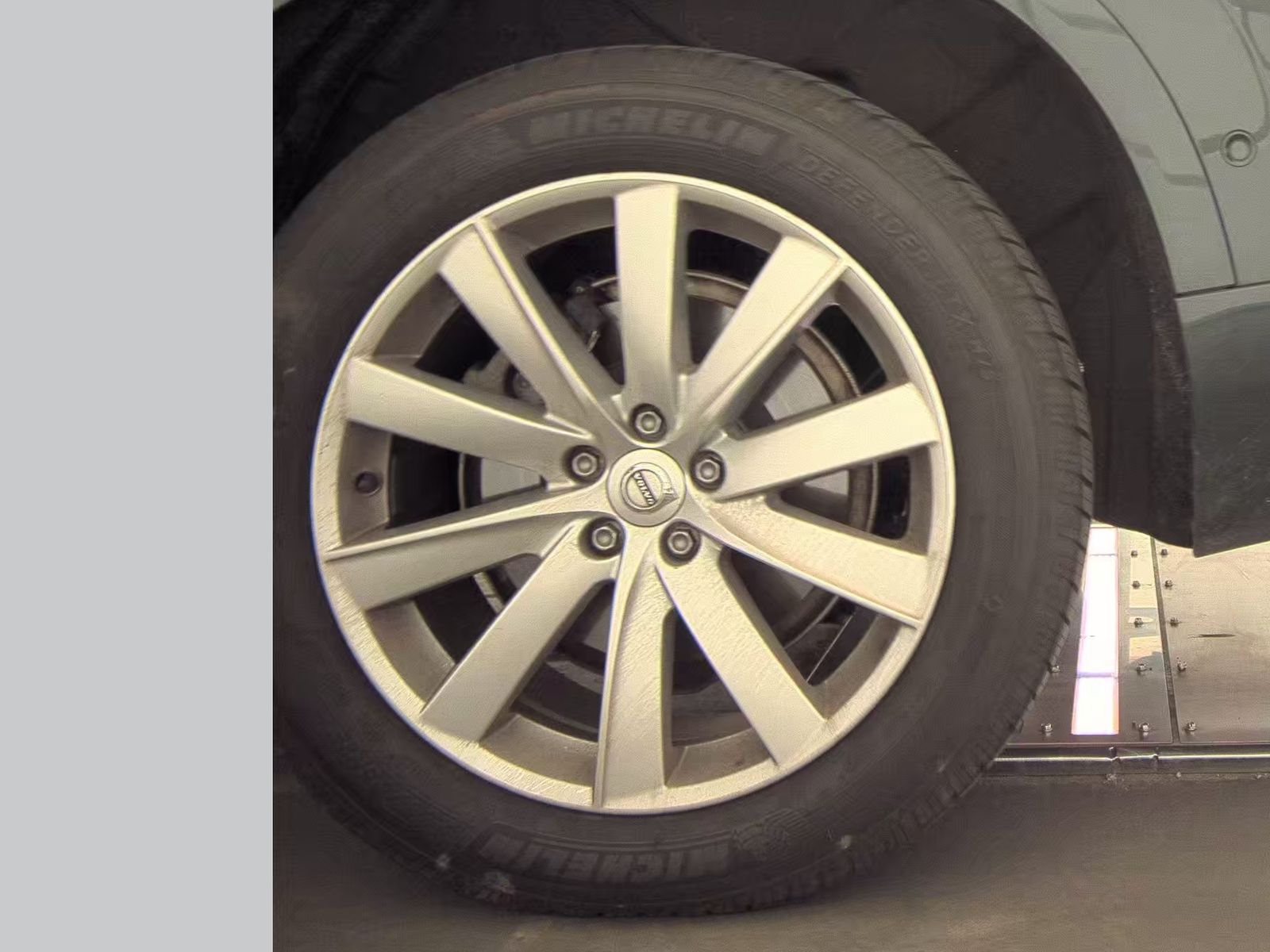 2017 Volvo XC90 T6 Momentum AWD