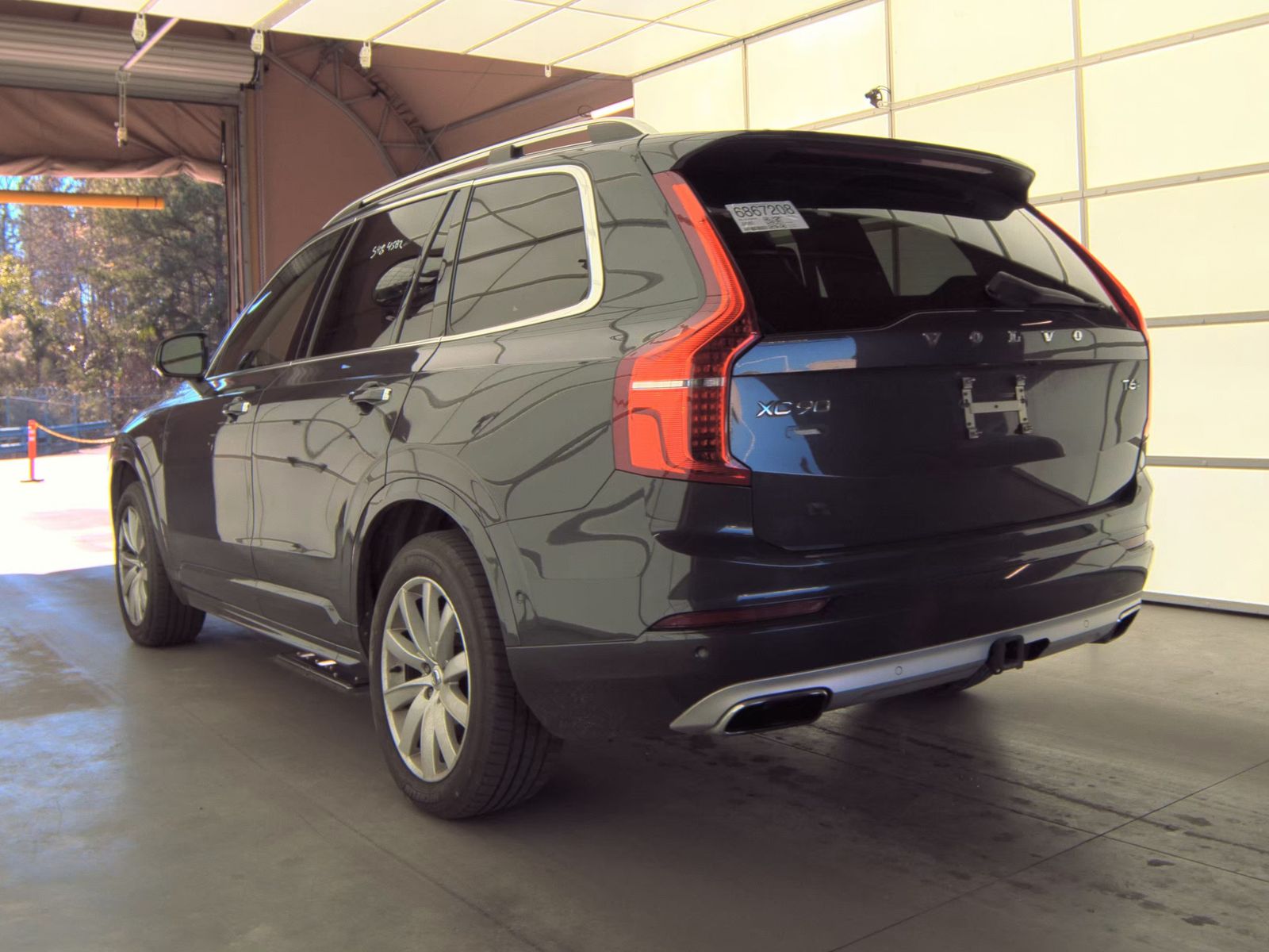 2017 Volvo XC90 T6 Momentum AWD