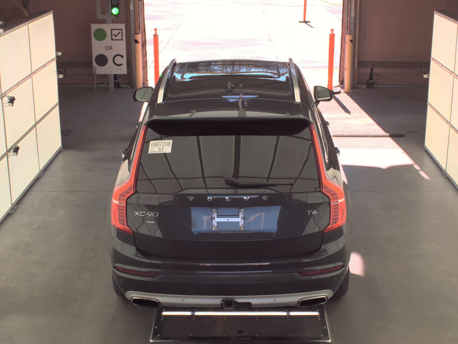 2017 Volvo XC90 T6 Momentum AWD