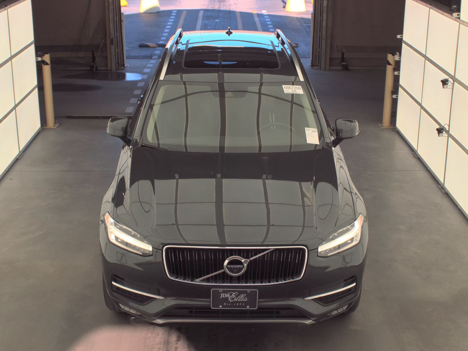 2017 Volvo XC90 T6 Momentum AWD