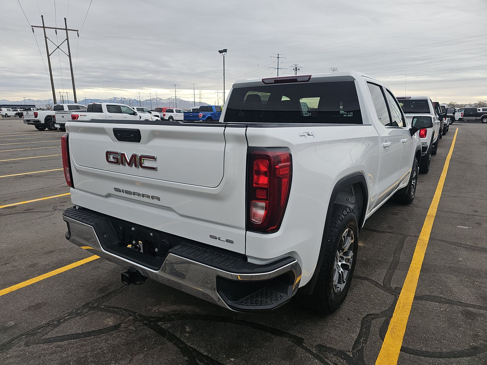2023 GMC SIERRA 1500 SLE GAS WHITE SHORT BED SINGLE - Image 4