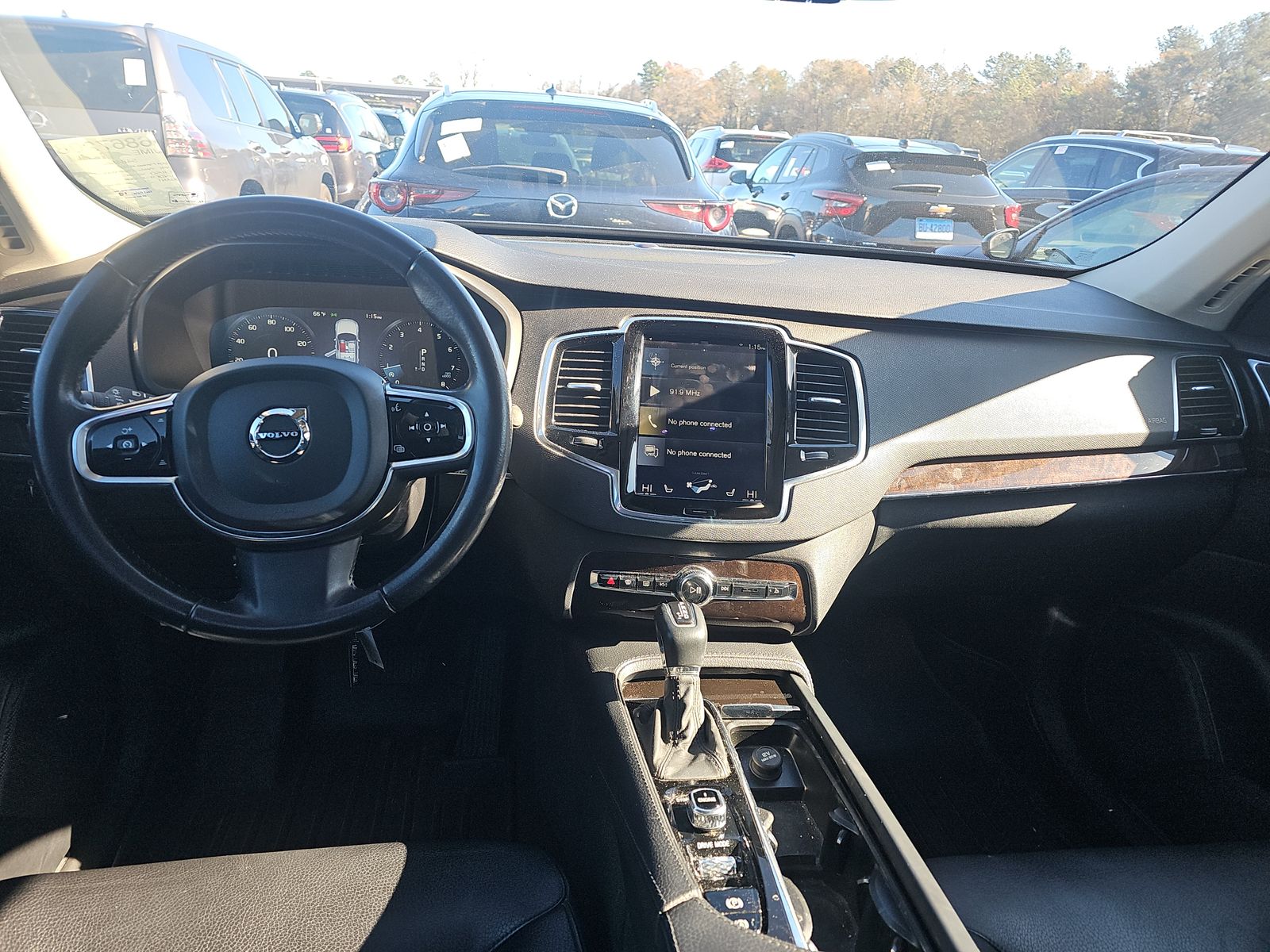 2017 Volvo XC90 T6 Momentum AWD