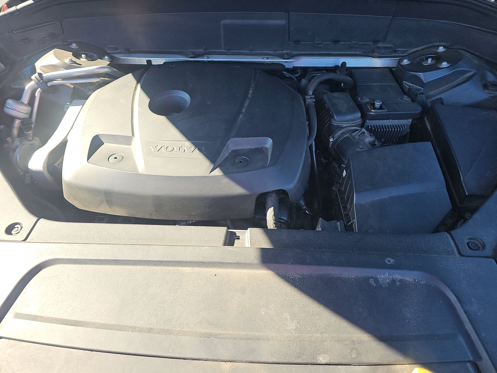 2017 Volvo XC90 T6 Momentum AWD