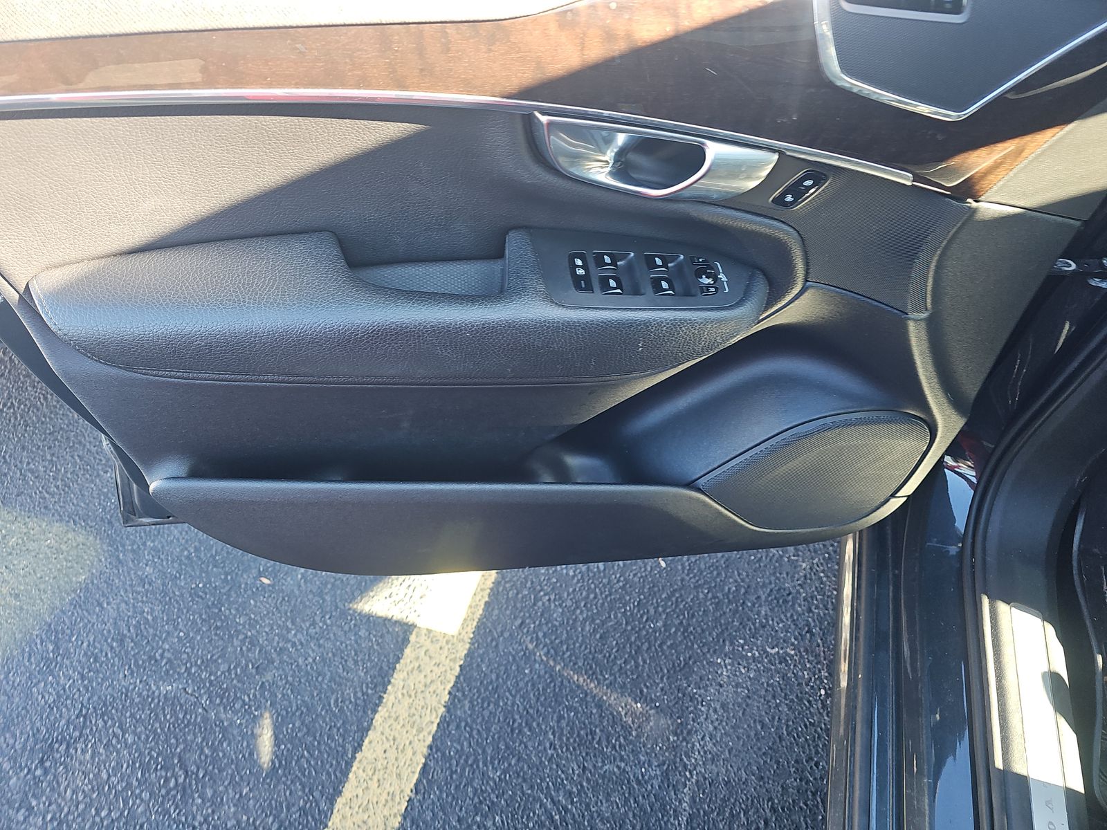 2017 Volvo XC90 T6 Momentum AWD