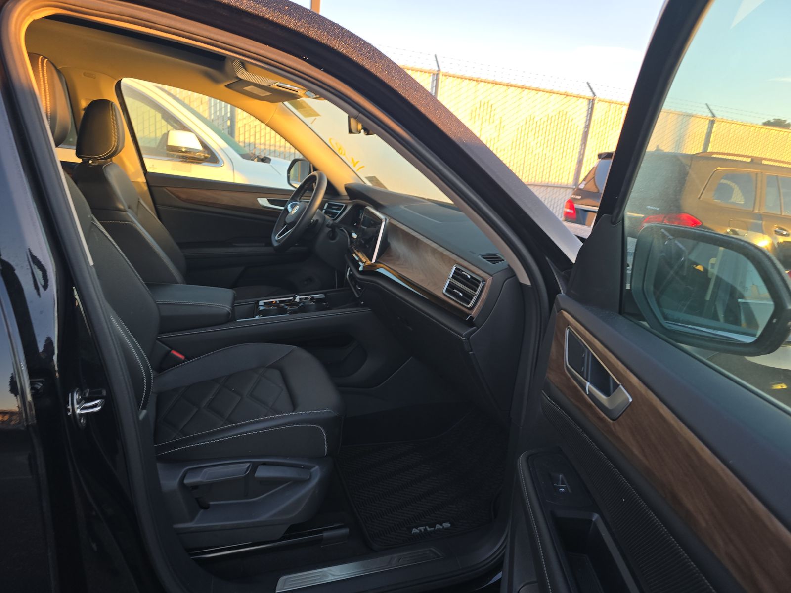 2024 Volkswagen Atlas 2.0T SE FWD