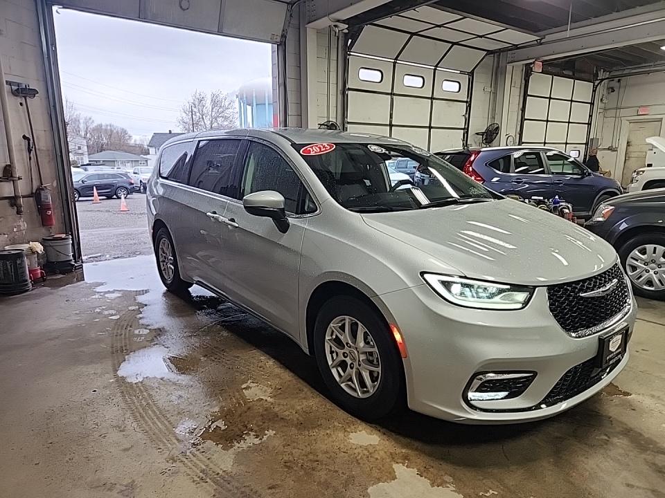 2023 Chrysler Pacifica Touring L FWD