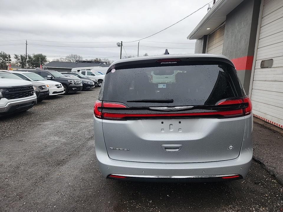 2023 Chrysler Pacifica Touring L FWD