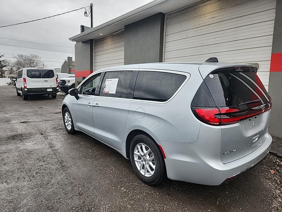 2023 Chrysler Pacifica Touring L FWD