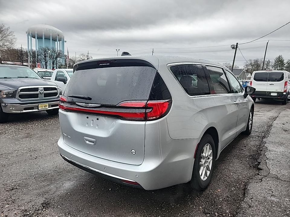 2023 Chrysler Pacifica Touring L FWD