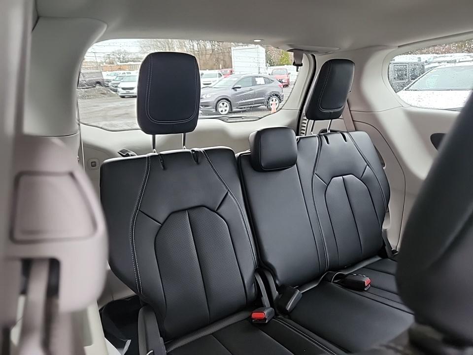 2023 Chrysler Pacifica Touring L FWD