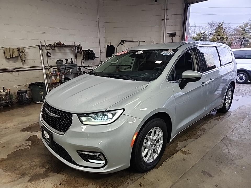 2023 Chrysler Pacifica Touring L FWD