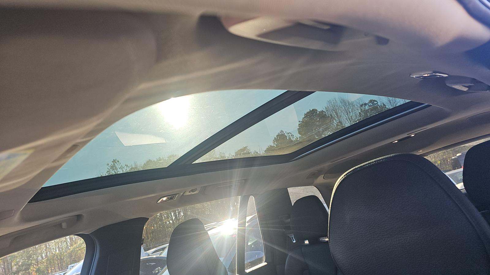 2017 Volvo XC90 T6 Momentum AWD