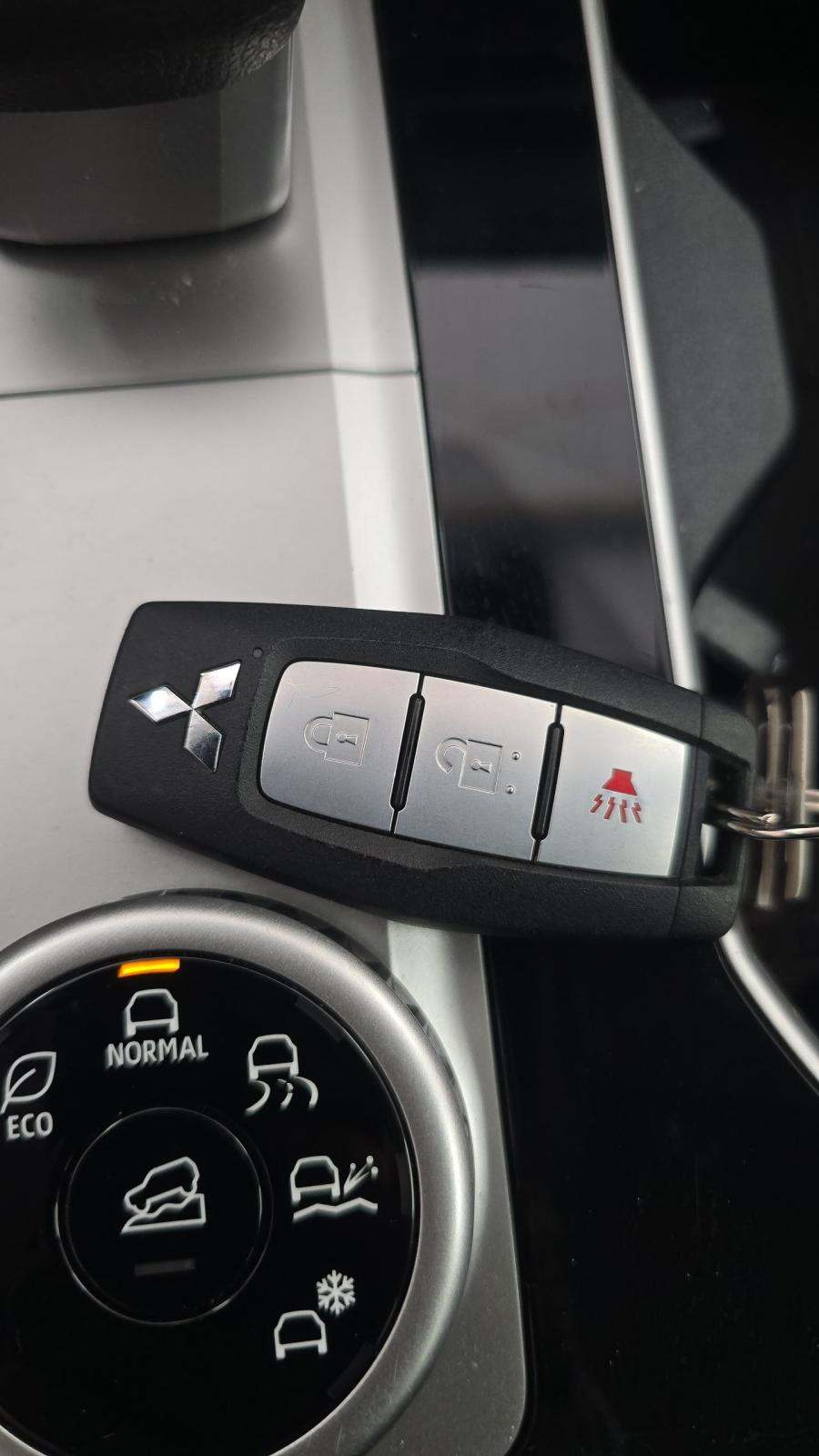 2025 Mitsubishi Outlander ES FWD