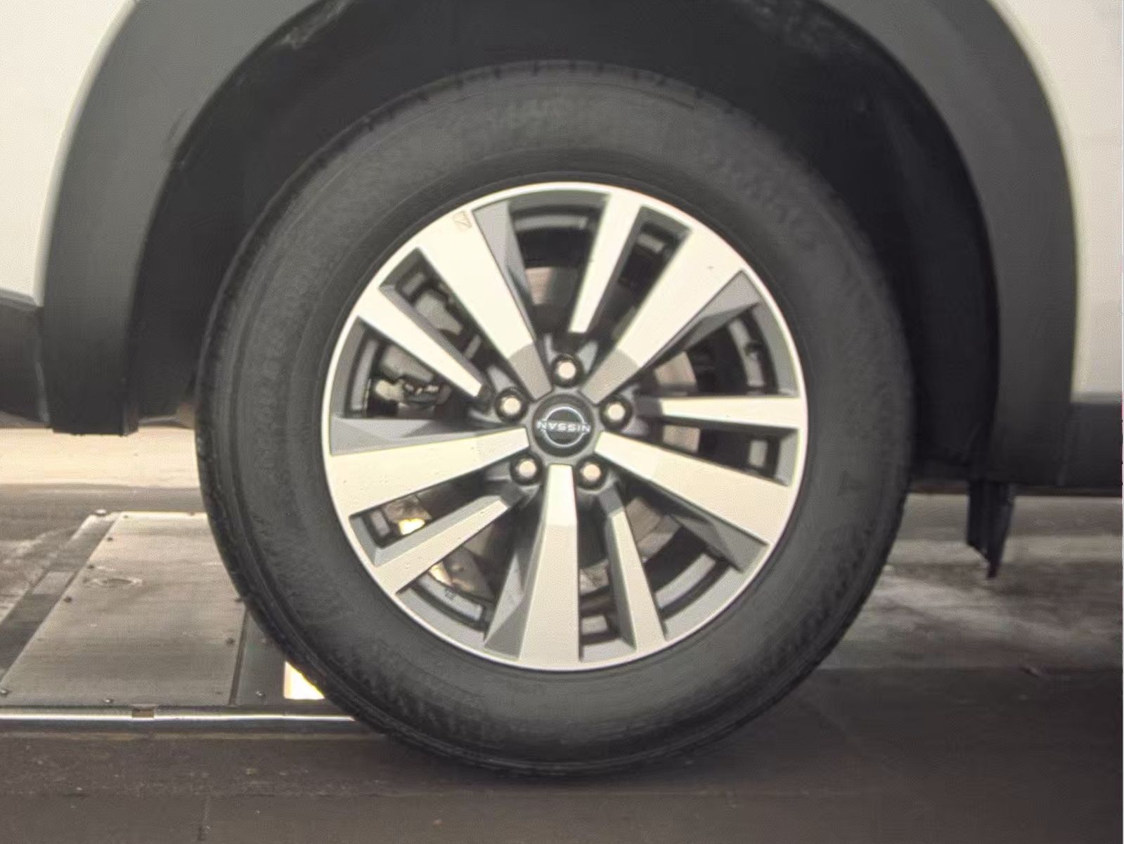 2025 Nissan Pathfinder SL FWD