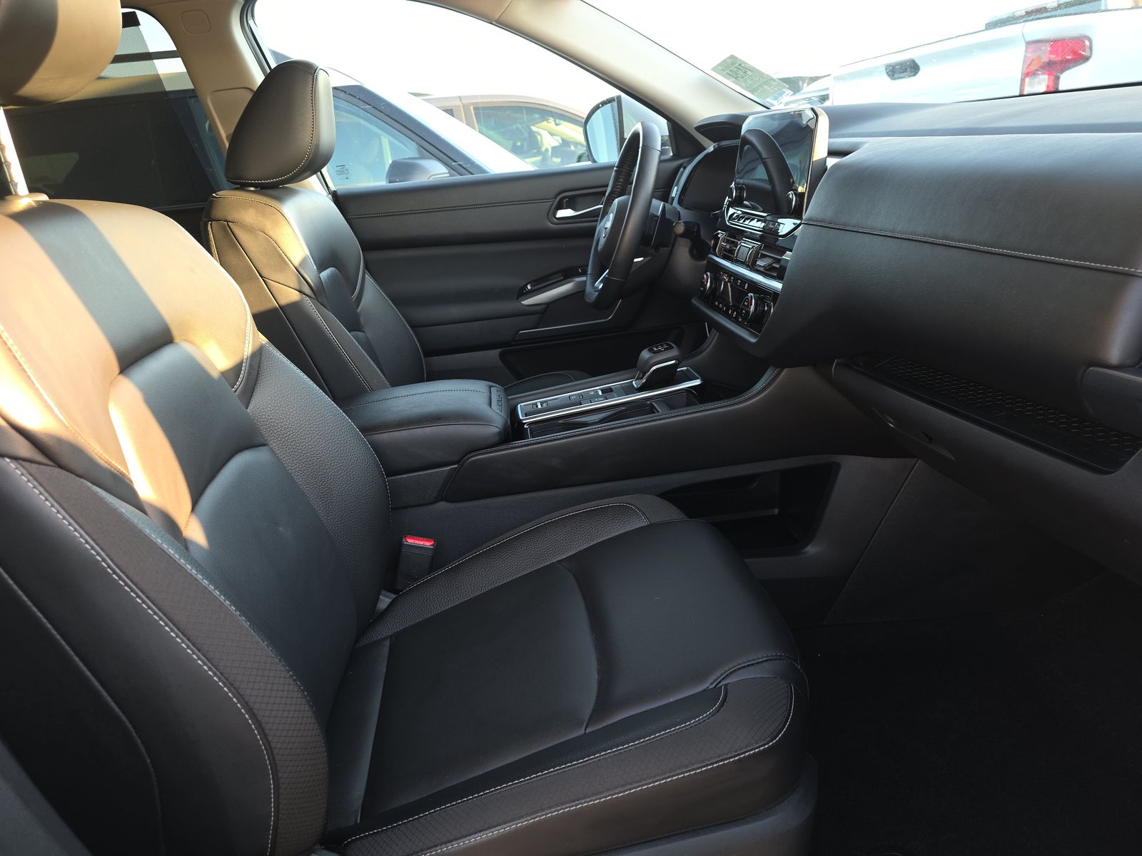 2025 Nissan Pathfinder SL FWD