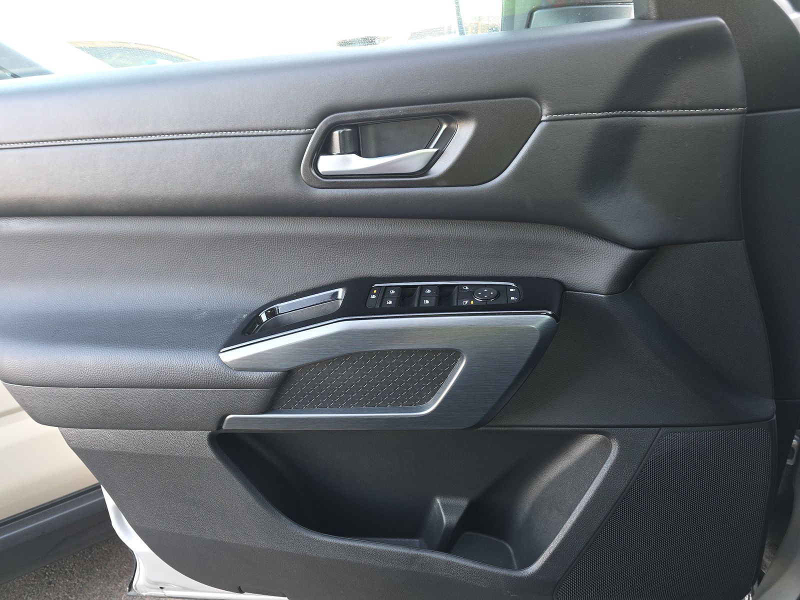 2025 Nissan Pathfinder SL FWD