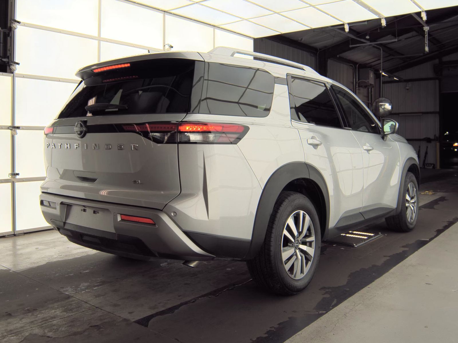 2025 Nissan Pathfinder SL FWD