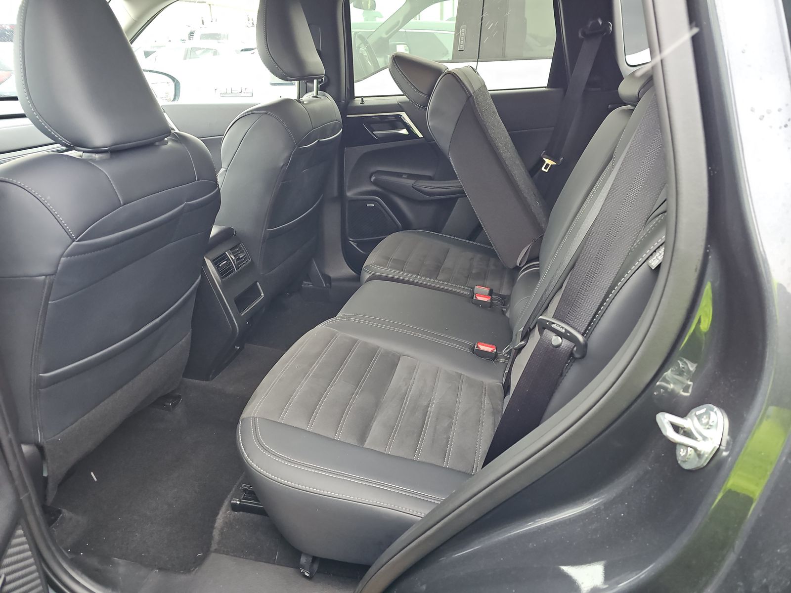 2025 Mitsubishi Outlander SE AWD