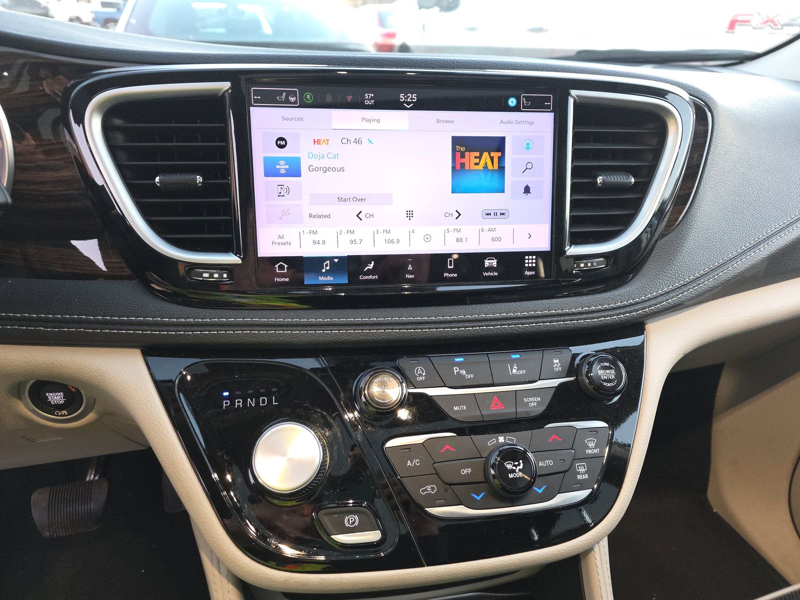 2024 Chrysler Pacifica Limited FWD