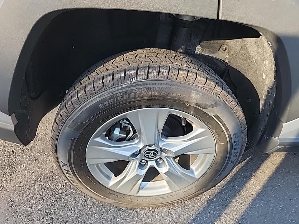 2024 Toyota RAV4 XLE FWD