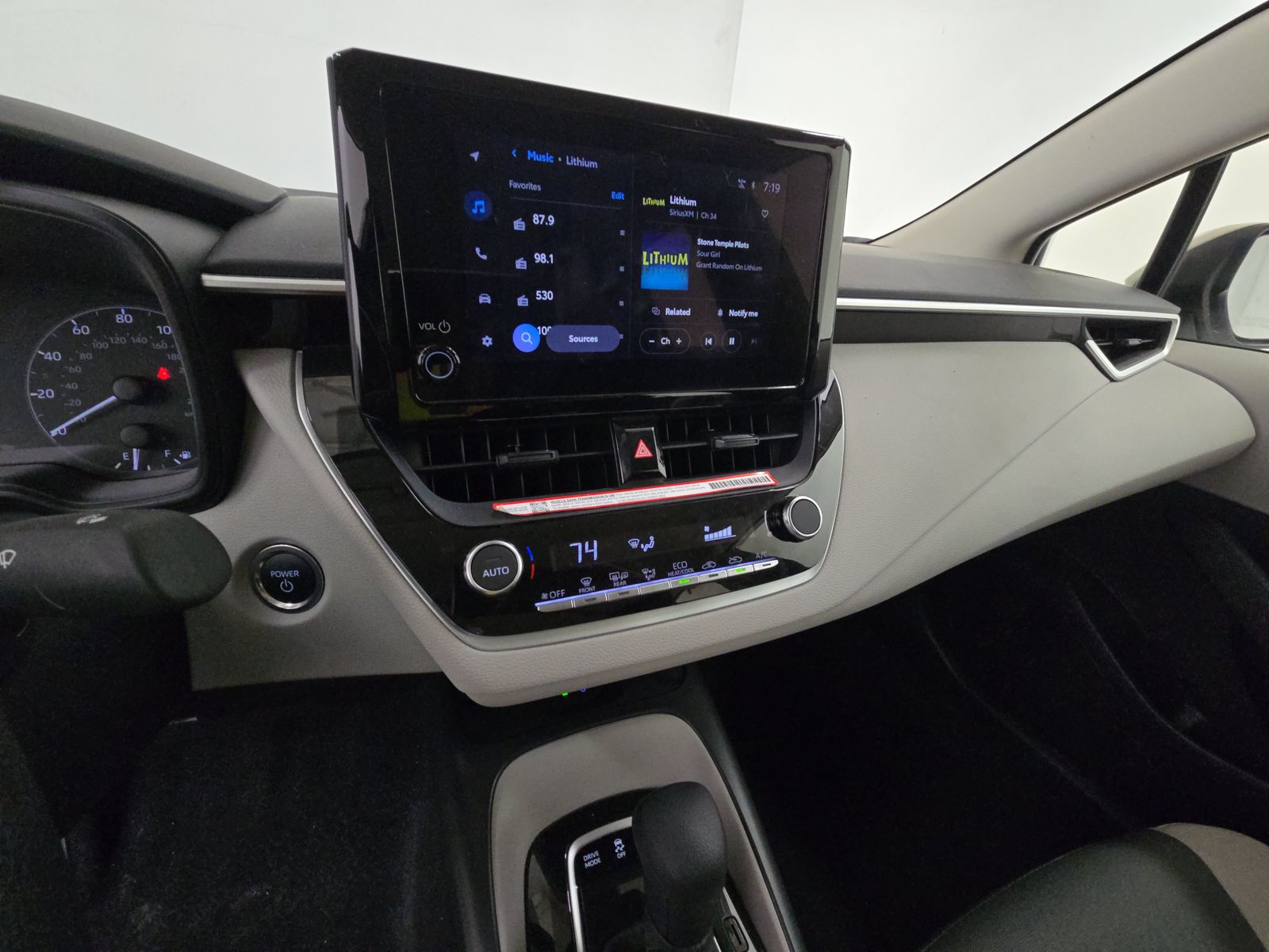 2025 Toyota Corolla Hybrid LE FWD