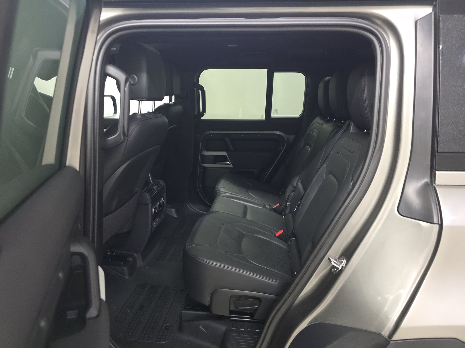 2023 Land Rover Defender 110 SE AWD