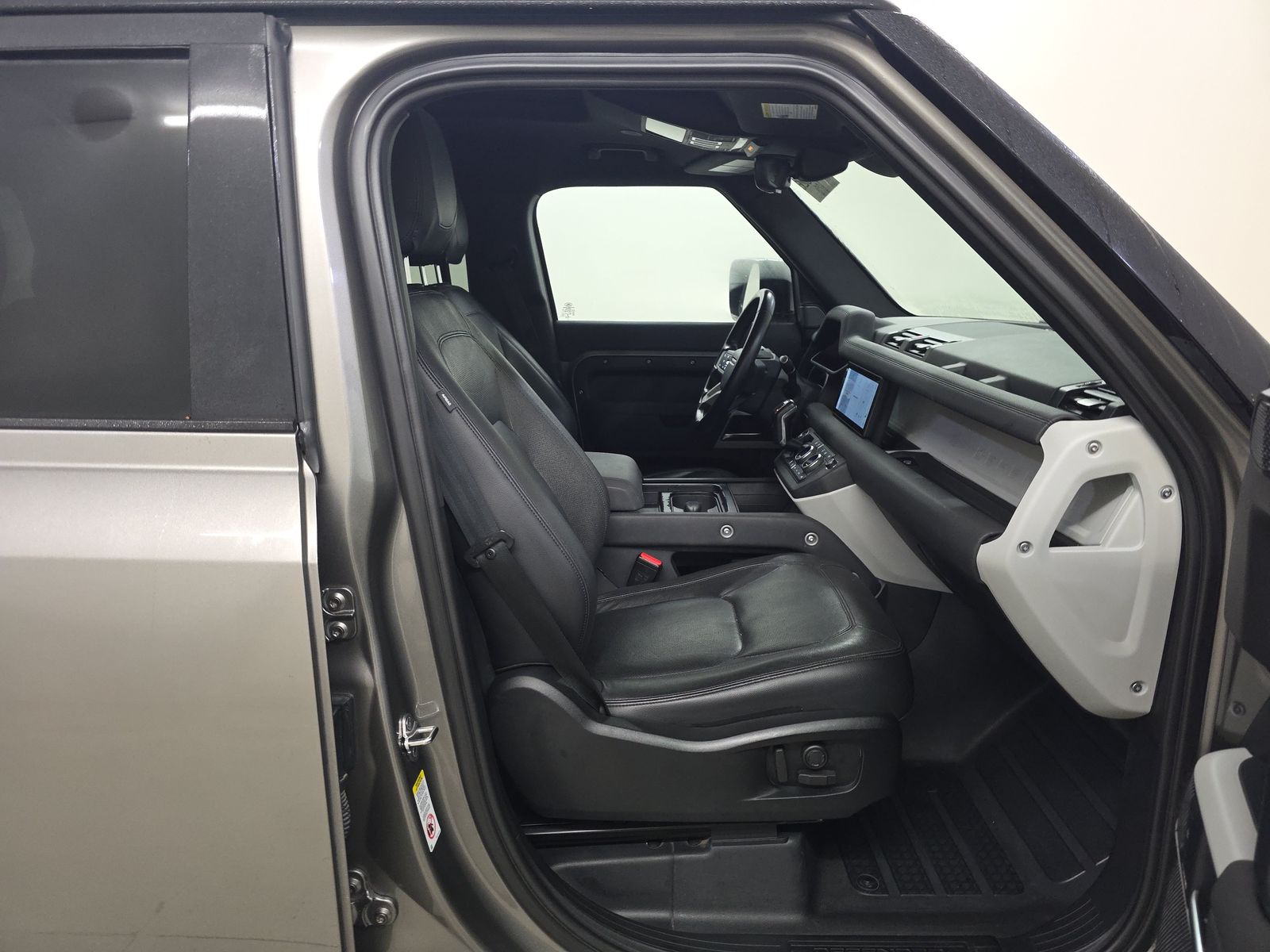 2023 Land Rover Defender 110 SE AWD