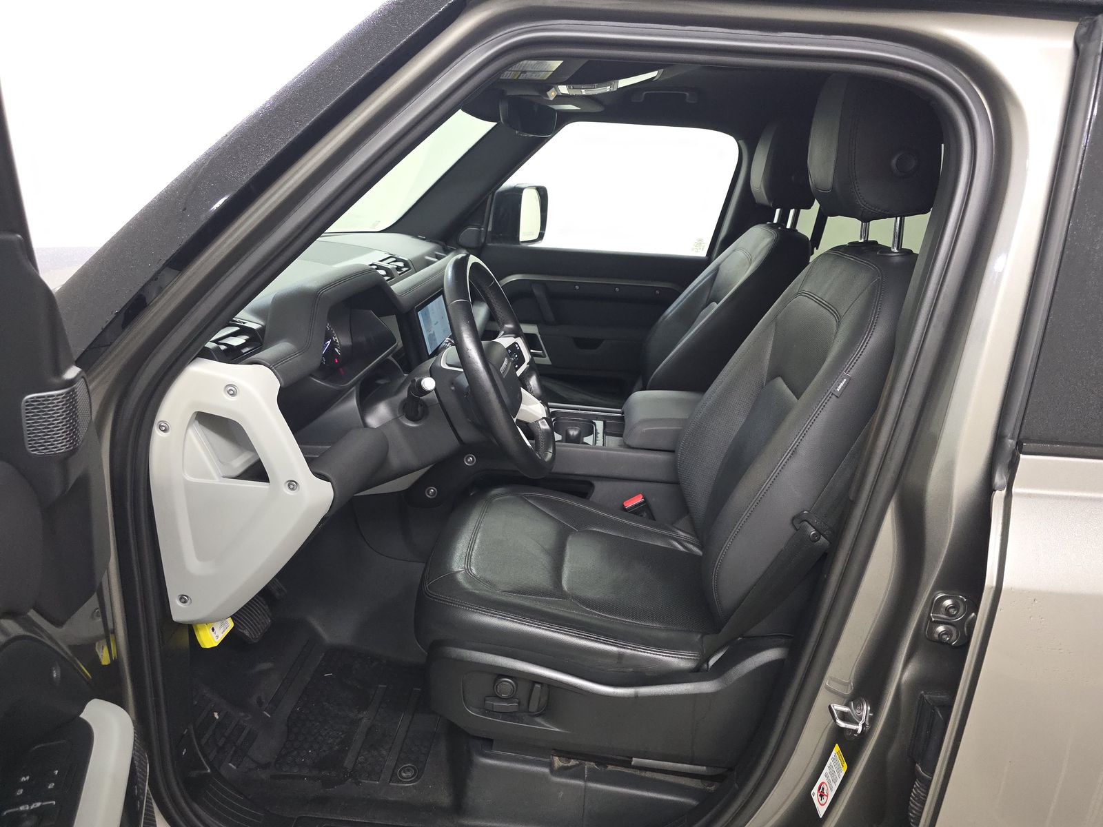 2023 Land Rover Defender 110 SE AWD