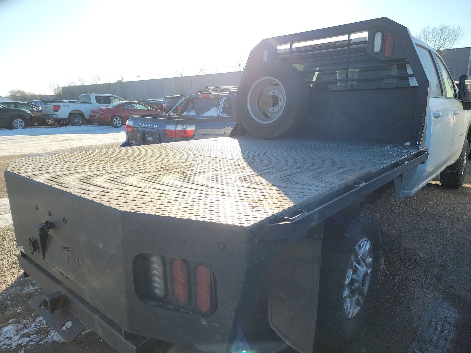 2024 CHEVY SILVERADO 2500 LT DIESEL WHITE FLATBED SINGLE - Image 4