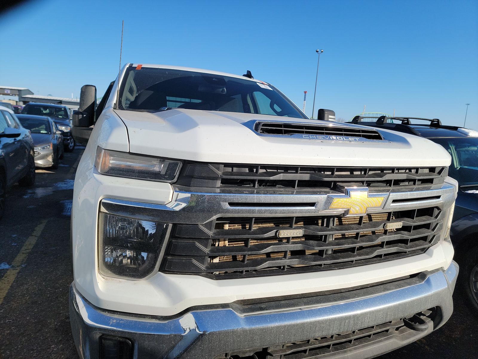 2024 CHEVY SILVERADO 2500 LT DIESEL WHITE FLATBED SINGLE - Image 2
