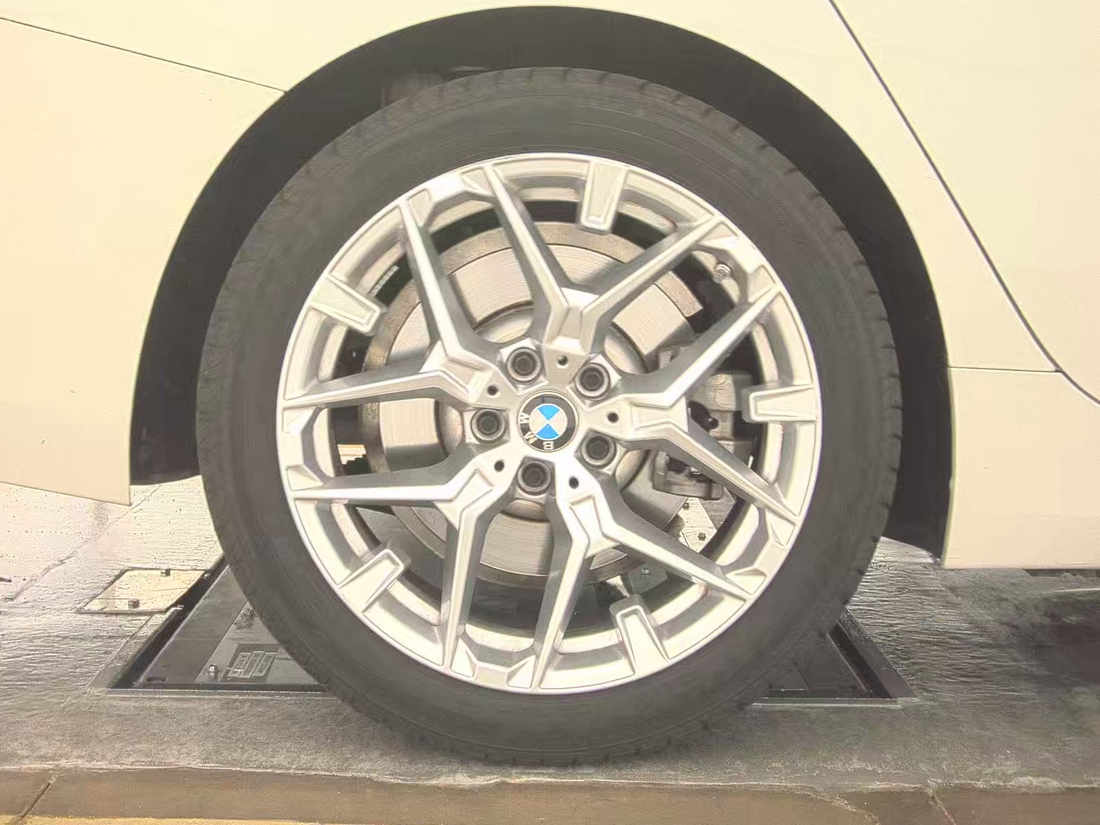 2025 BMW 3 Series 330i RWD