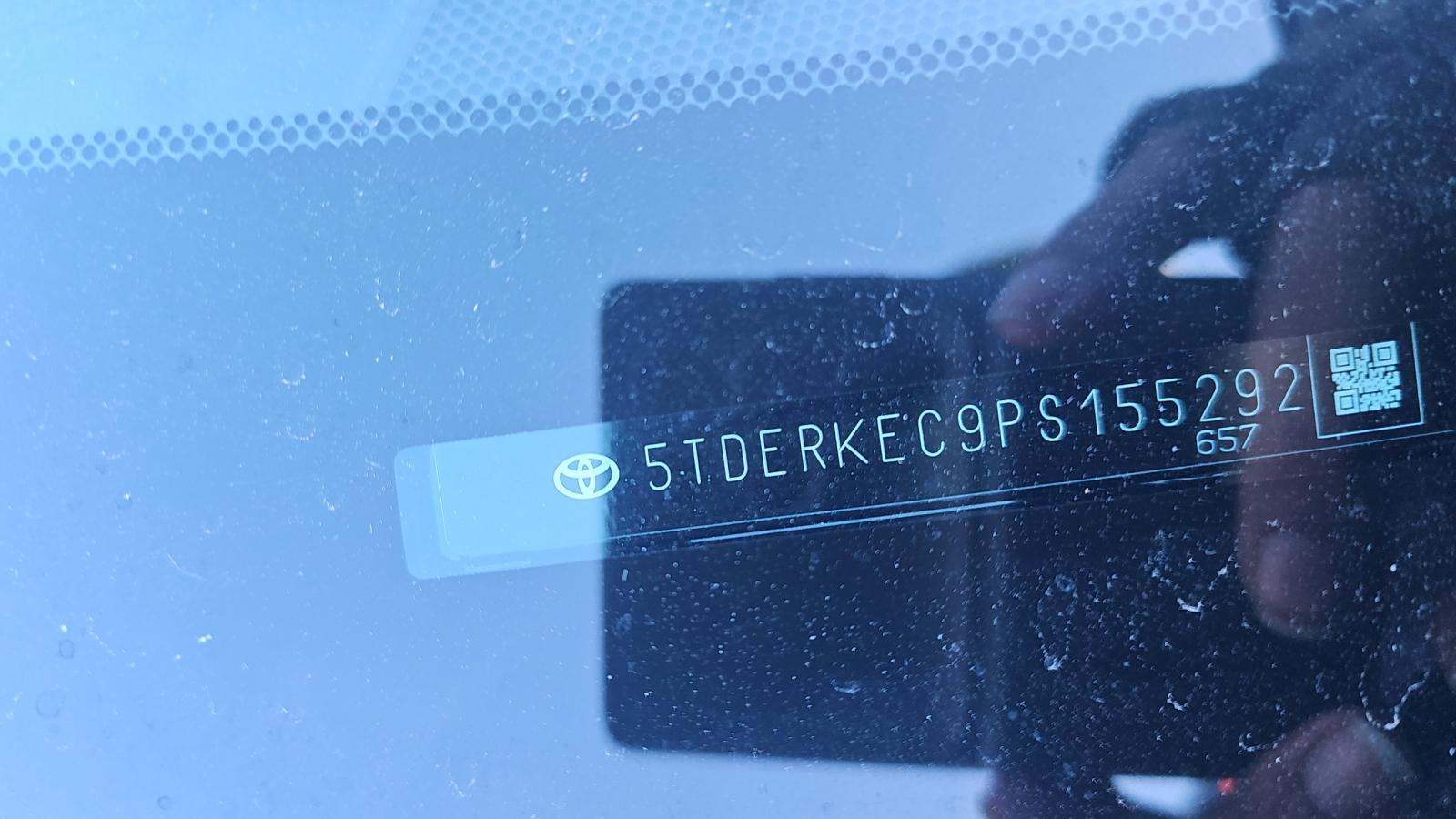 2023 Toyota Sienna Platinum FWD