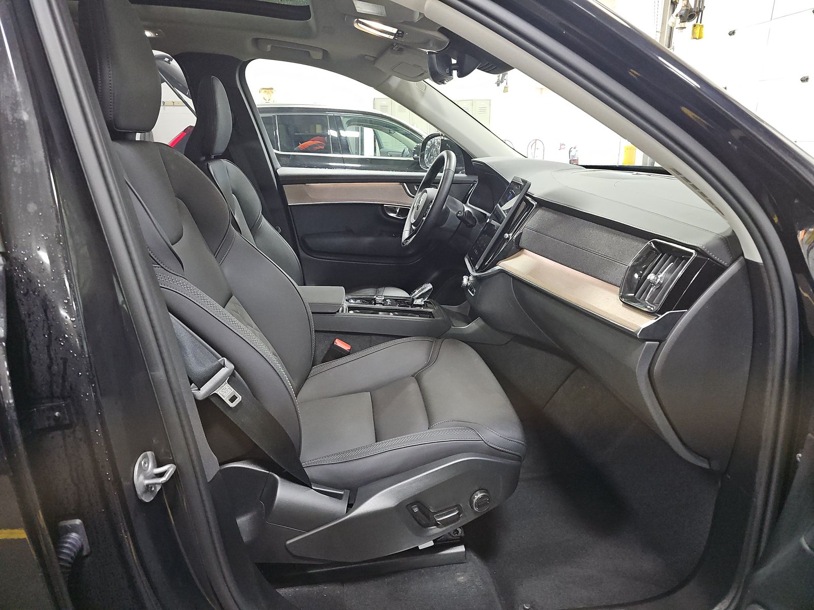 2025 Volvo XC90 B6 Plus AWD