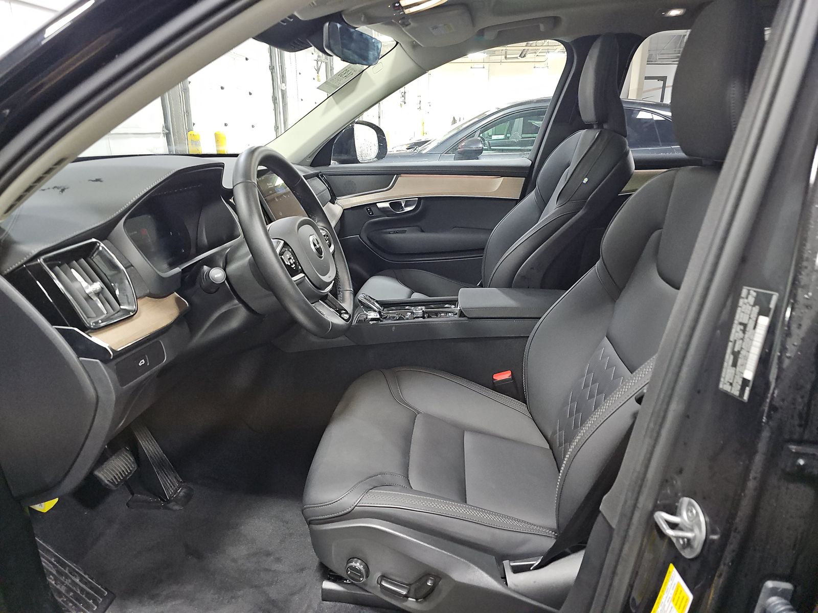 2025 Volvo XC90 B6 Plus AWD