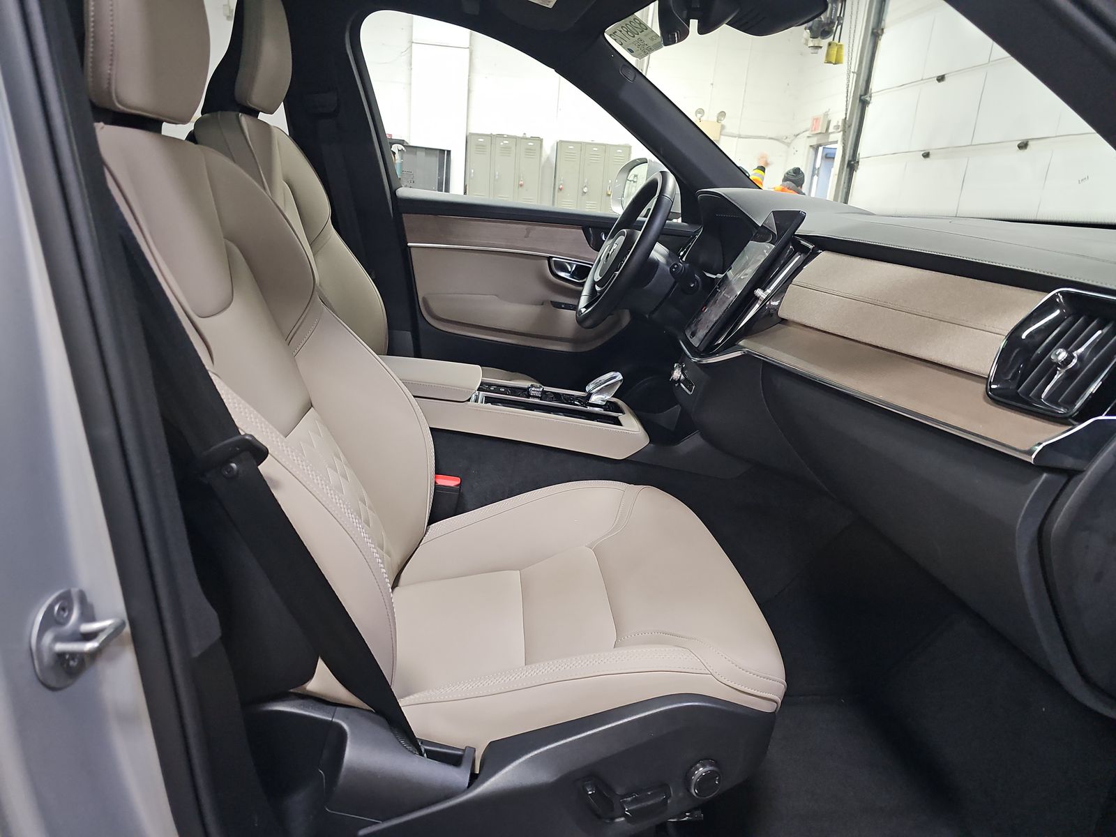 2025 Volvo XC90 B6 Plus AWD