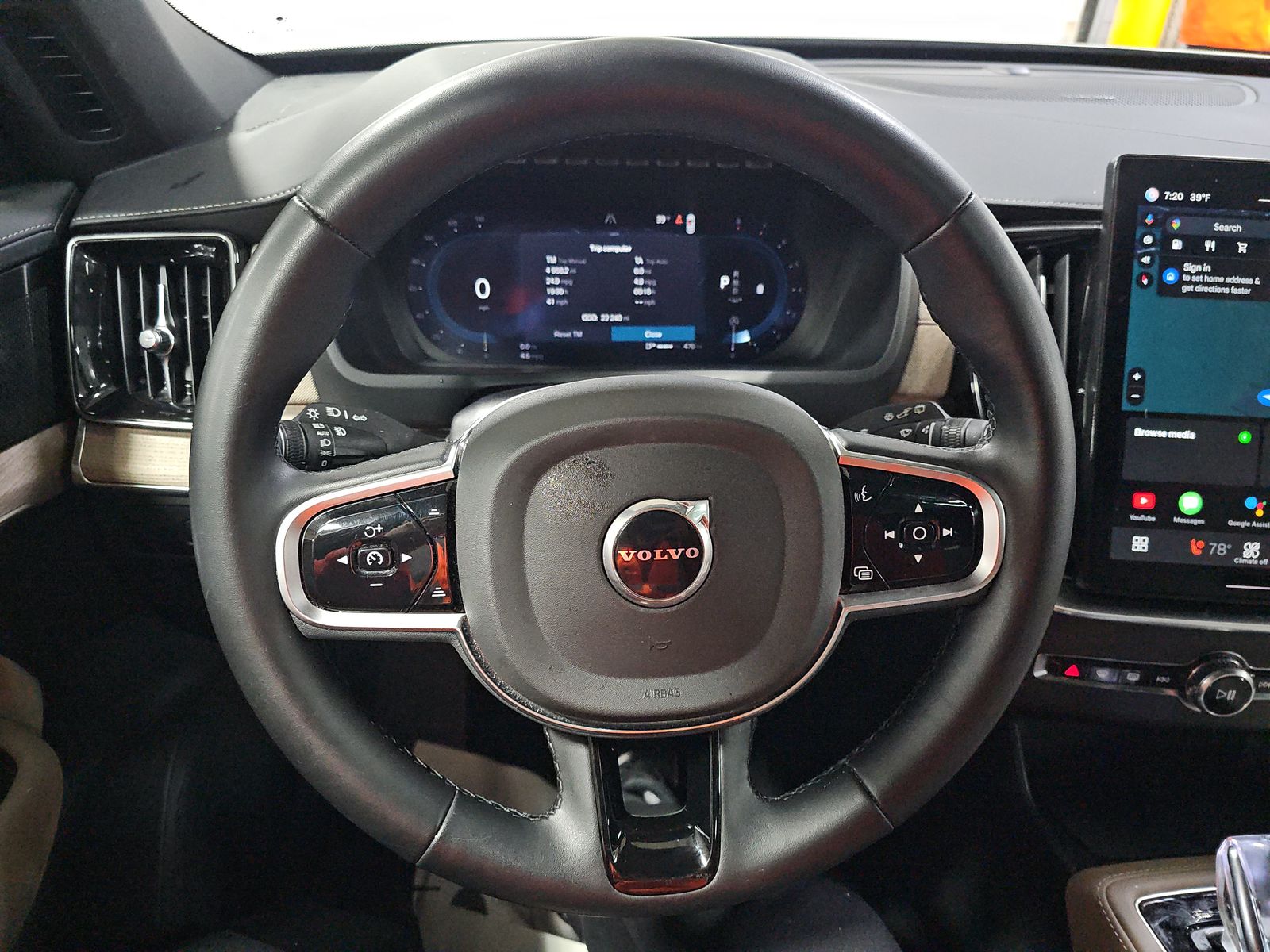 2025 Volvo XC90 B6 Plus AWD