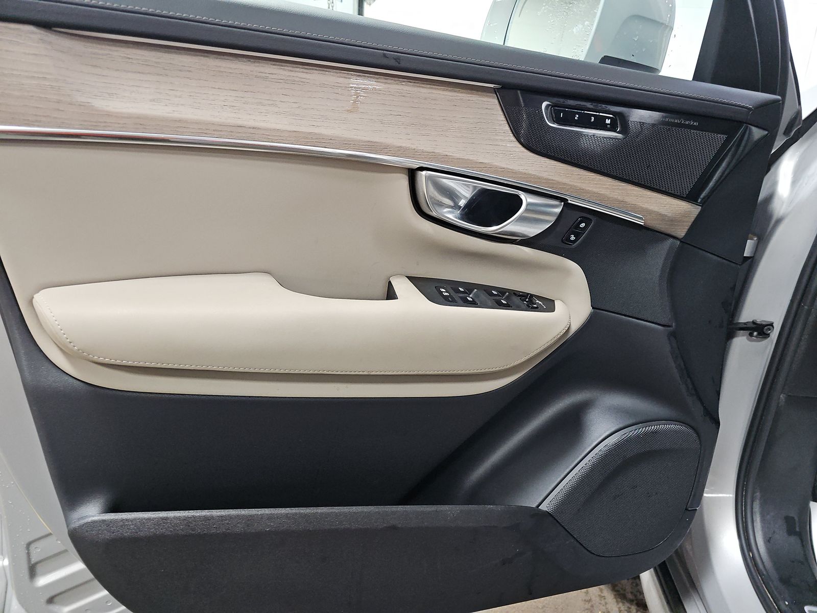 2025 Volvo XC90 B6 Plus AWD