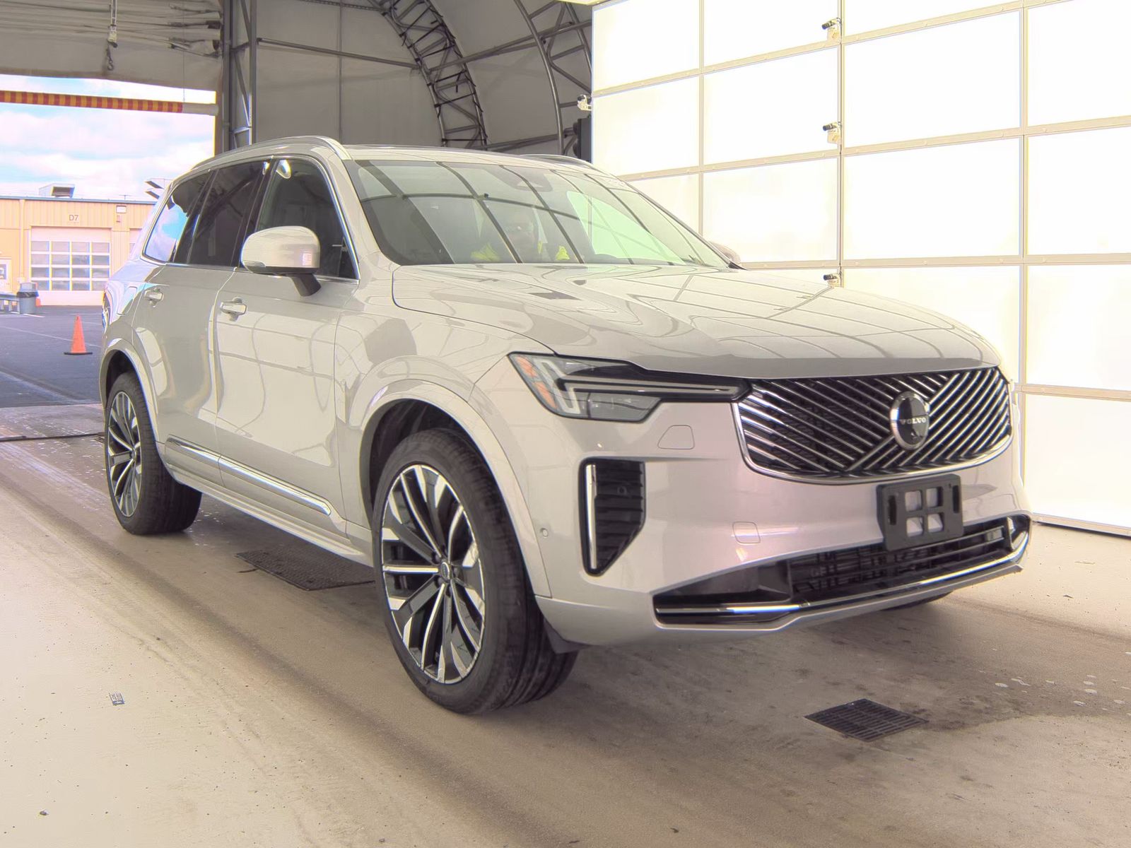 2025 Volvo XC90 B6 Plus AWD