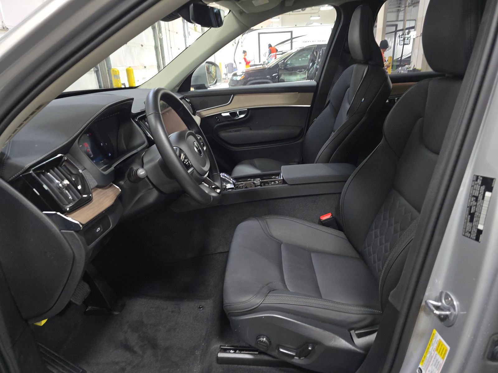 2025 Volvo XC90 B6 Plus AWD