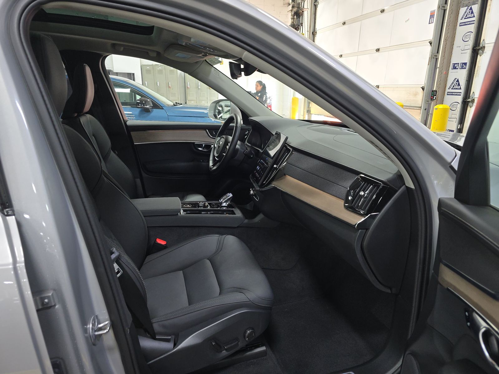 2025 Volvo XC90 B6 Plus AWD