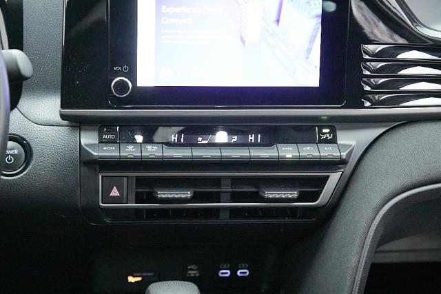 2025 Toyota Camry LE FWD