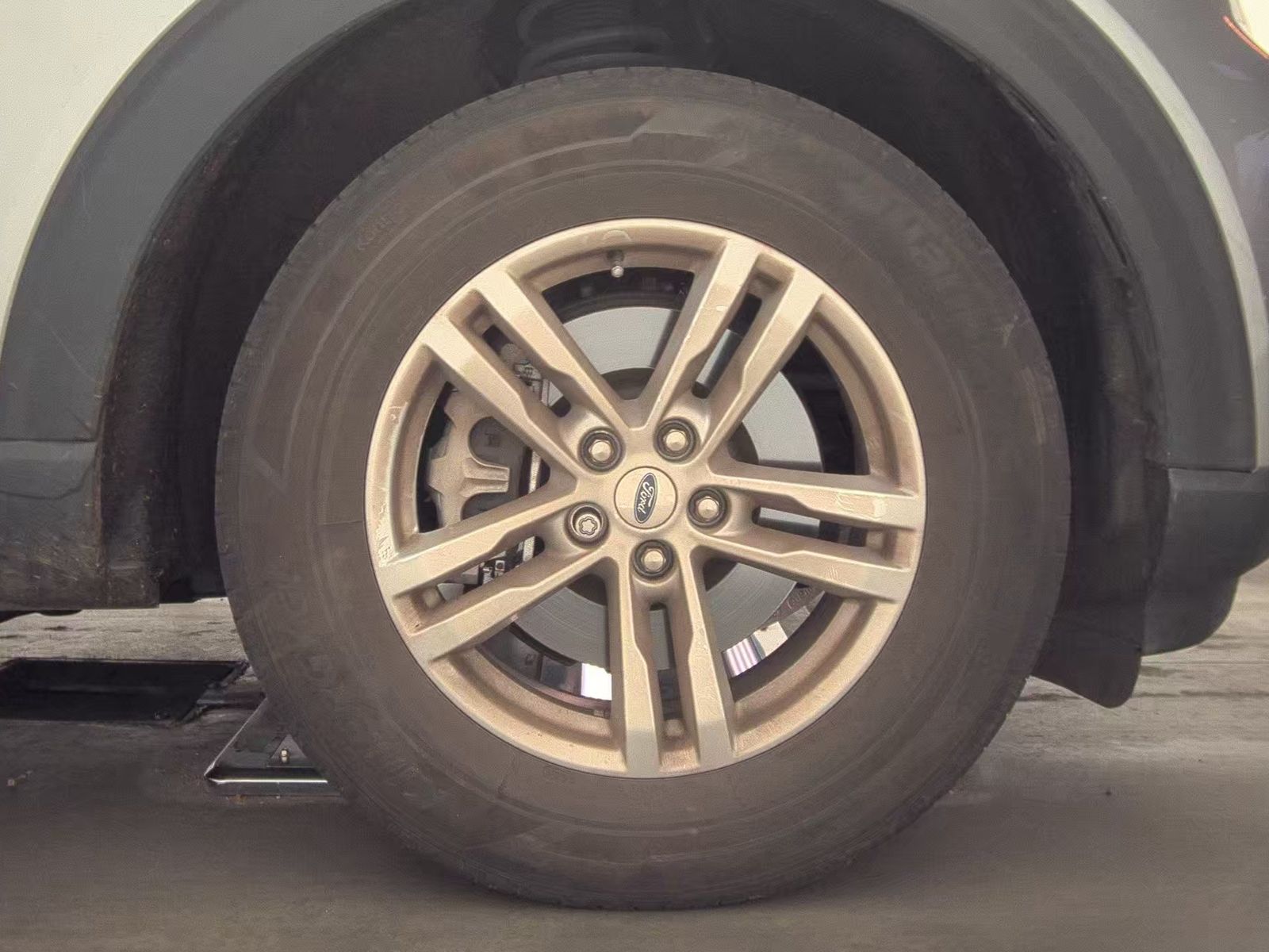 2023 Ford Explorer XLT RWD