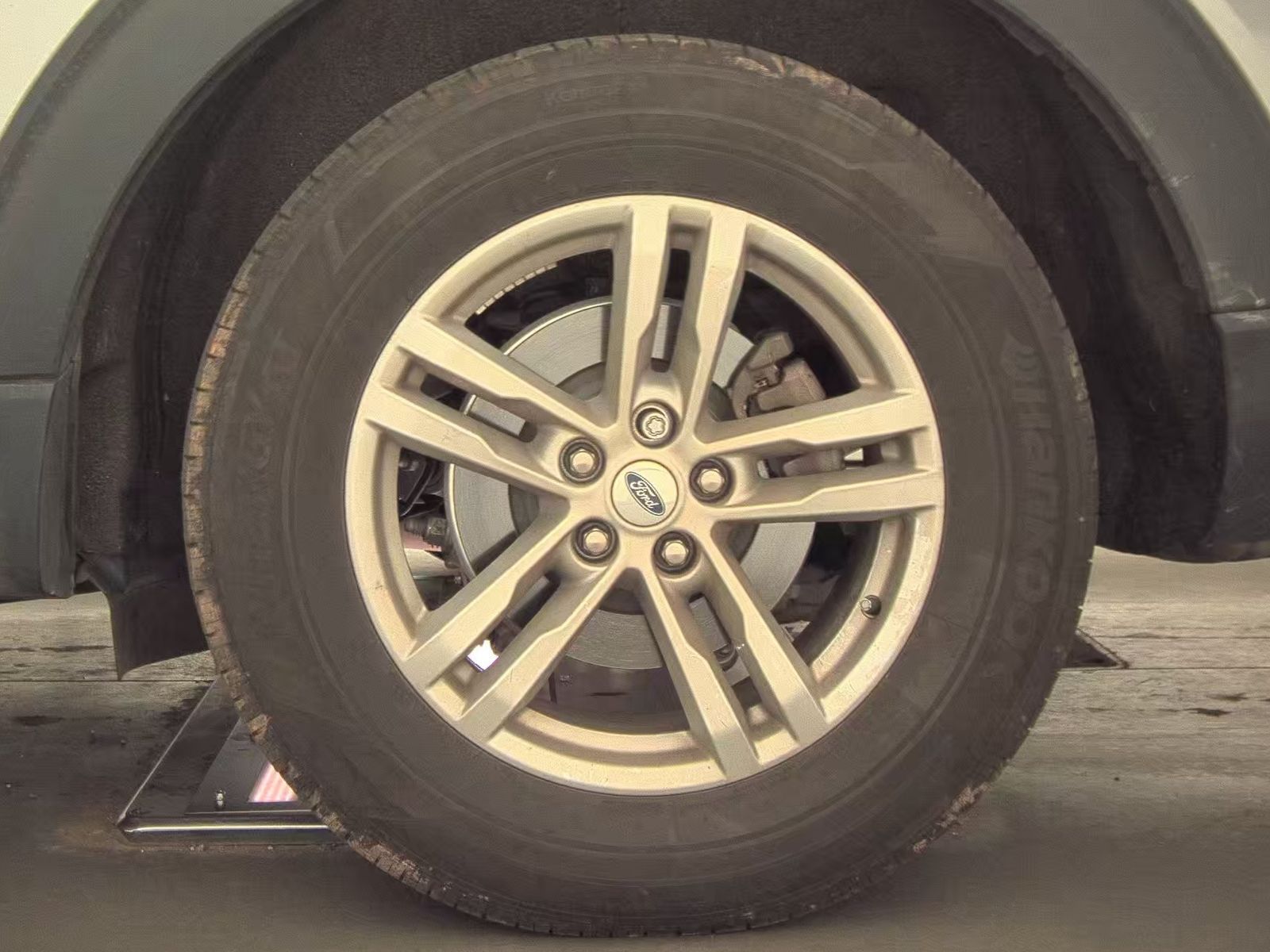 2023 Ford Explorer XLT RWD