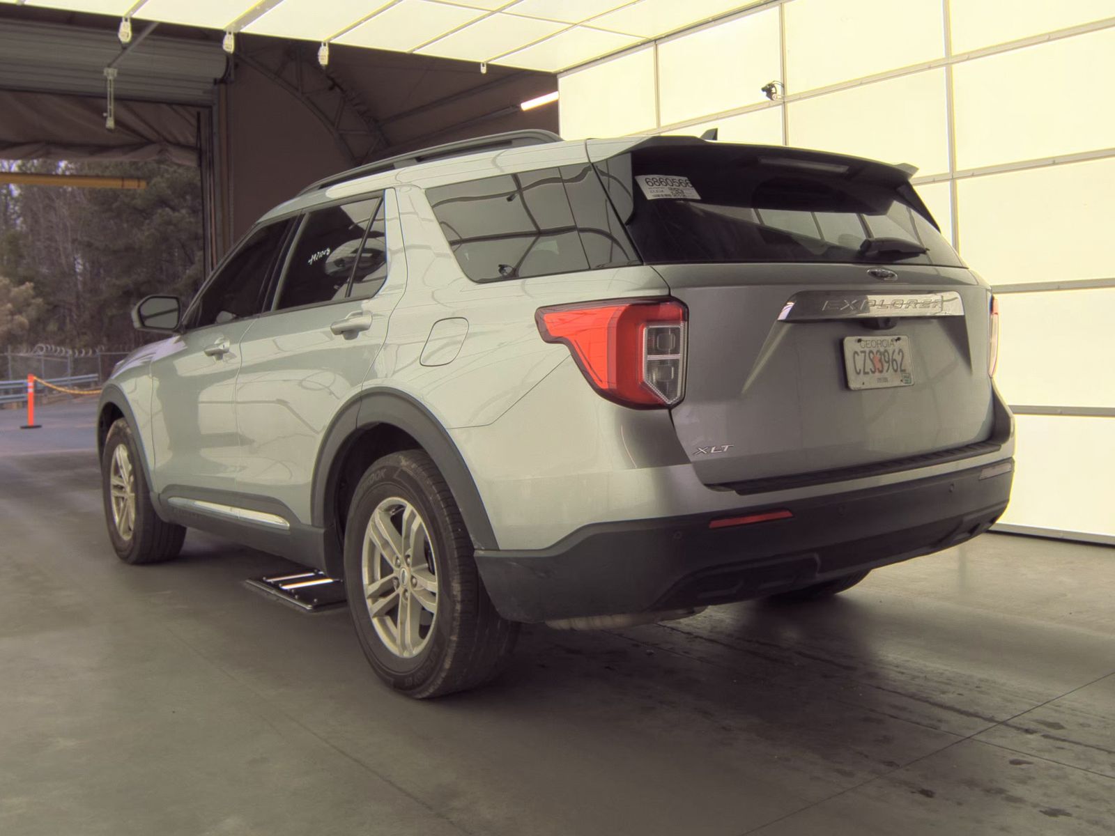 2023 Ford Explorer XLT RWD