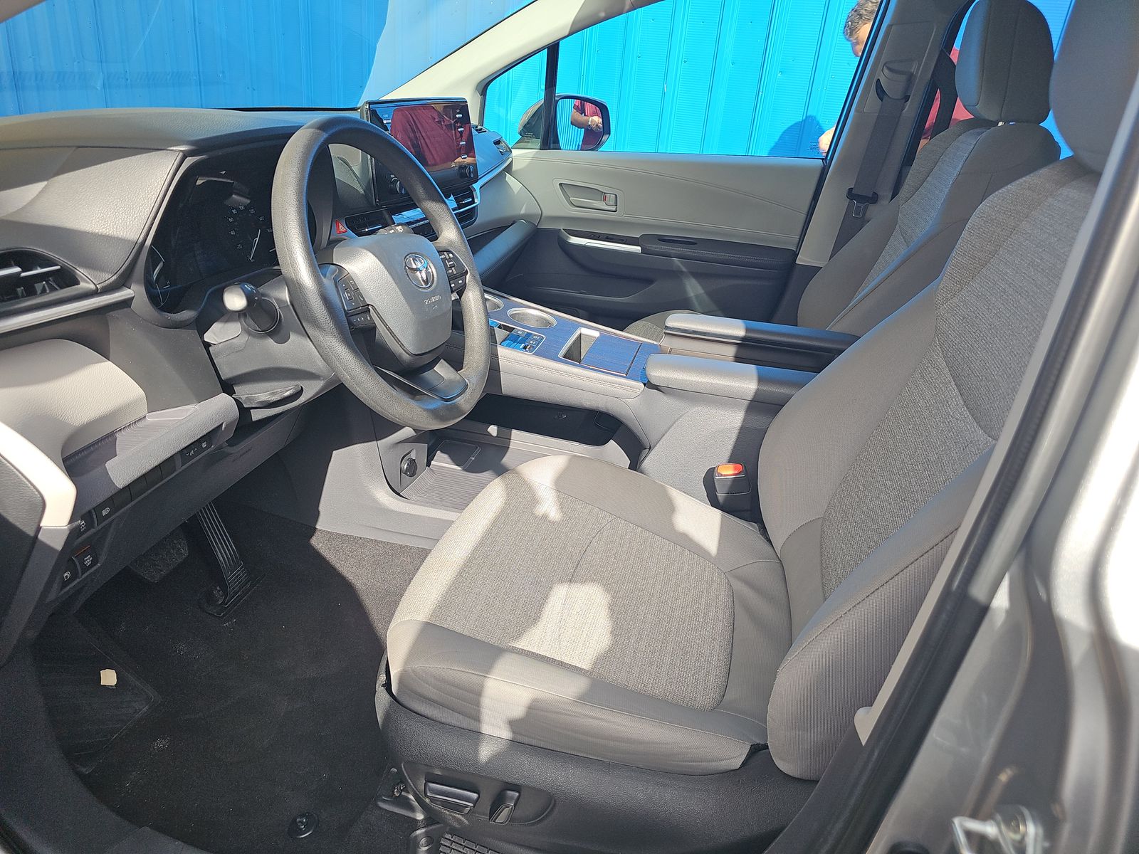 2024 Toyota Sienna LE FWD